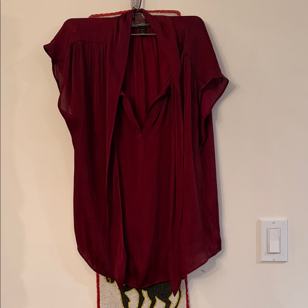 🌟HOST PICK🌟Gorgeous Satiny Cranberry Color “BANANA REPUBLIC” Top